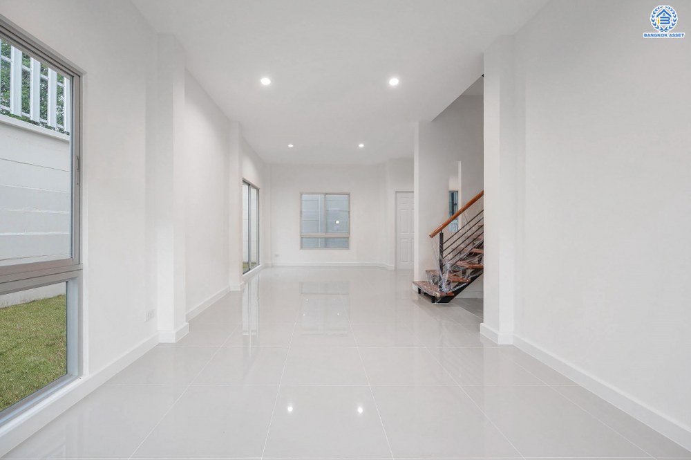 บ้านมือสอง โครงการ วิสต้าอเวนิว เพชรเกษม81 หลังมุม จาก SC Asset เนื้อที่กว้าง 31.7 ตร.ว. ฟังก์ชัน 3 ห้องนอน 2 ห้องน้ำ 1 ที่จอดรถ ราคาถูก และคุ้มค่าที่สุดในโครงการ! บนทำเลศักยภาพ เข้า-ออกหลายเส้นทาง อาทิ ถนนเพชรเกษม ถนนพุทธมณฑลสาย3 ใกล้รถไฟฟ้าสายสีน้ำเงิน(ส่วนต่อขยาย)